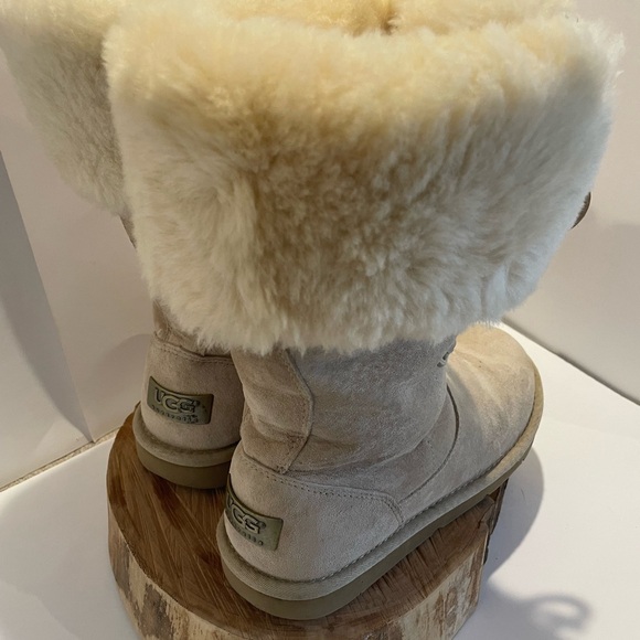 UGG Tan Shearling Winter Boots - Picture 4 of 16
